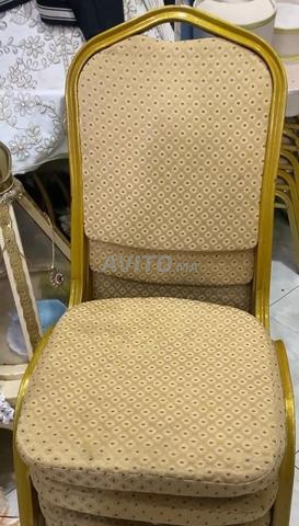 300 كرسي حديد