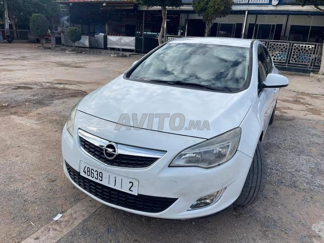 Opel Astra Diesel Manuelle 2012 à Salé