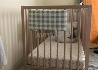 سرير أطفال IKEA والمرتبة والملاءة