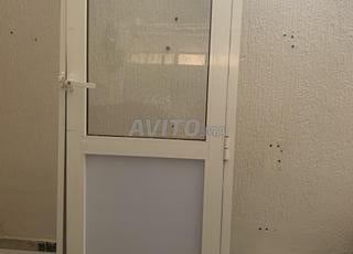 Vente d'une vitrine en aluminium