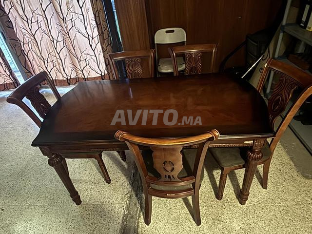 Table à manger et chaise