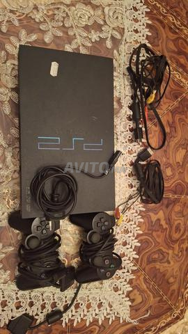 بلاي ستيشن 2 مع 2 أذرع تحكم