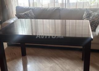 طاولة للبيع