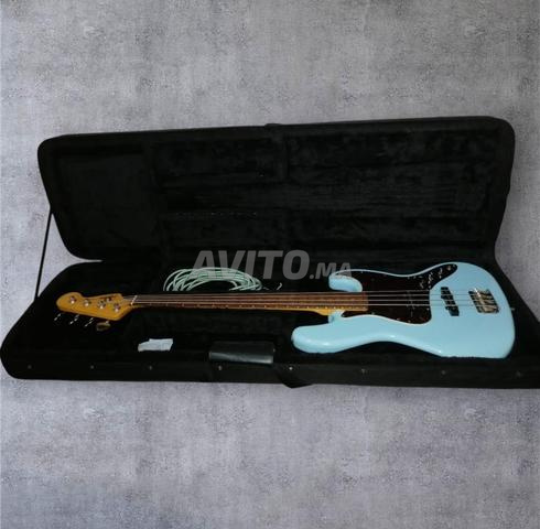 Guitare basse Squier by Fender Classic Vibes 60s