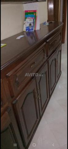 مكتبة للبيع