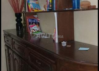 مكتبة للبيع