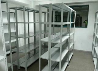 أرفف معدنية