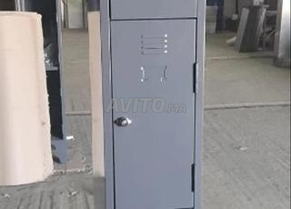 خزانة ملابس معدنية