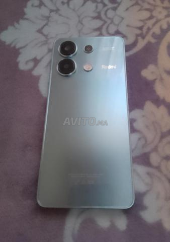 Redmi Note 13 فيه شقيقة في الزجاج من فوق نقي بزاف