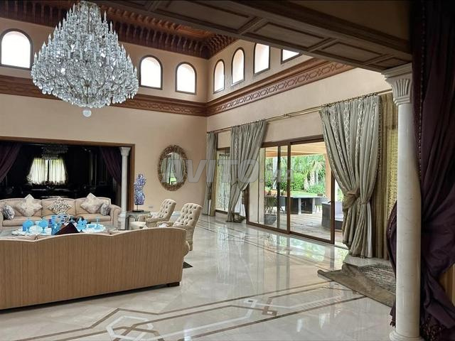 قصر مع عدة أجنحة - 2