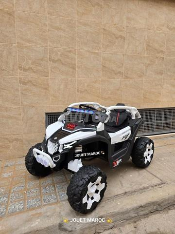 سيارة أطفال