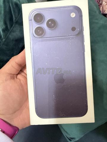 iPhone 17 pro Max شريحة زرقاء