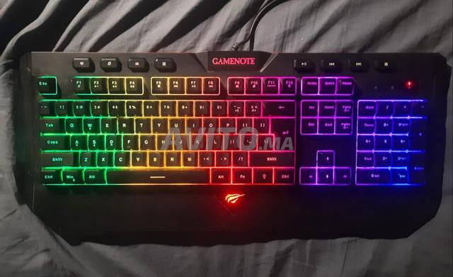 لوحة مفاتيح ألعاب شبه ميكانيكية