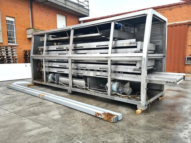 علبة معكرونة مستعملة ذات تهوية