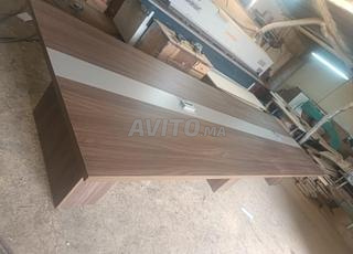 طاولة اجتماع