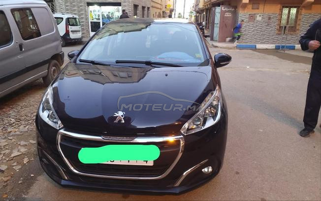 سيارة Peugeot 208 موديل 2018