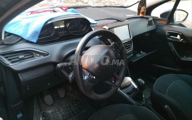 سيارة Peugeot 208 موديل 2018
