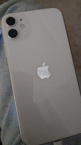 ايفون 11 عادي ابيض