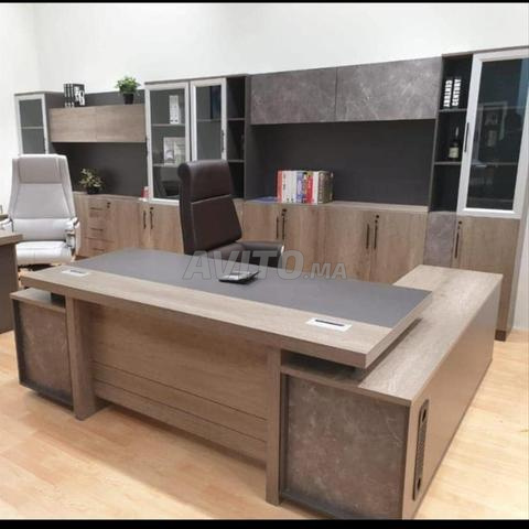 Bureau importé alliant raffinement et luxe