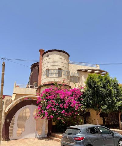 فيلا موثقة في خنيفرة للبيع