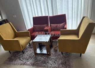 Canapé jaune et rouge