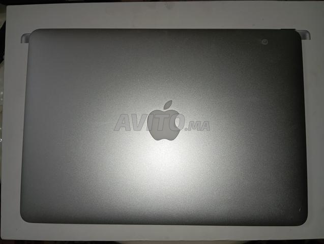 ماك بوك اير كور اي 7 مع شاحن أصلي
