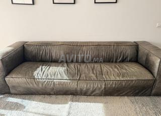 كنبة جلدية عصرية