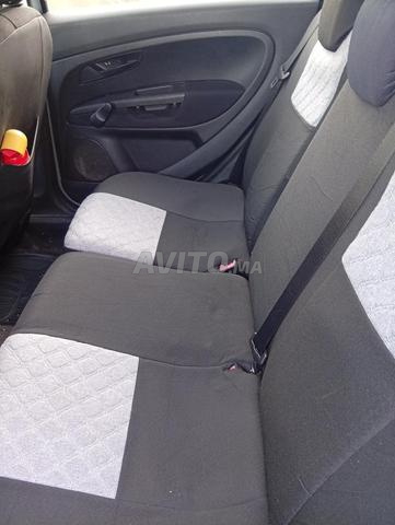 أريد بيع سيارة فيات بونتو في حالة جيدة - 2