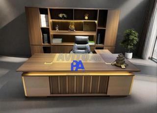 Bureau avec retour/chaise présidentielle/armoire/clapet