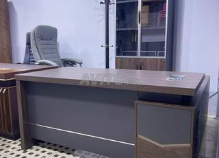 مكتب مستورد أنيق بجودة عالية