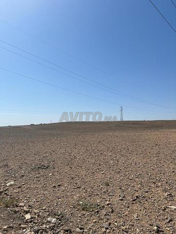 Terrain destiné à la construction d'une maison à deux étages