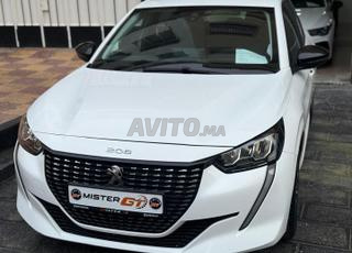 Peugeot 208 Diesel Manuelle 2023 à Tanger