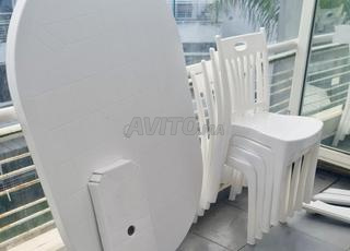 طاولة و 4 كراسي