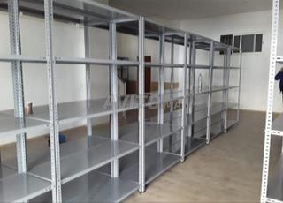 Rayonnage métallique léger avec fond et parois