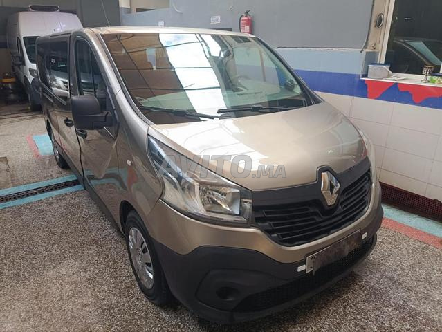 رونو ترافيك للنقل الشخصي 15 مقعدا