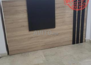 منضدة استقبال مع صندوق