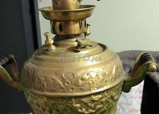 سموفار قديم من النحاس الأصفر والنحاس