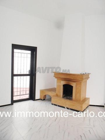 فيلا رائعة مع حديقة للإيجار حي الرياض - 2