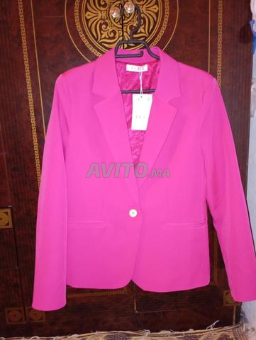 🧥 بلايزر نسائي جديدة بالتيكيط – لون فوشيا أنيق