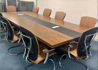 طاولة اجتماعات