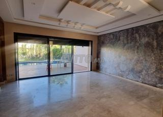 Villa vide pour longue duree