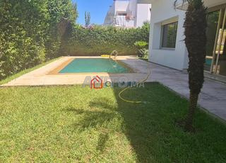 فيلا مع مسبح بالقرب من المدرسة الأمريكية