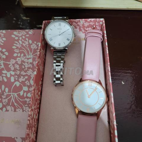 علبة هدايا تحتوي على ساعتين