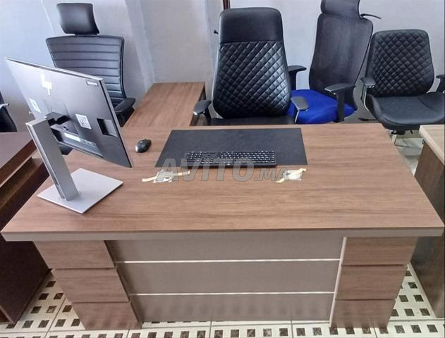 Bureau importé avec un design moderne et de haute qualité