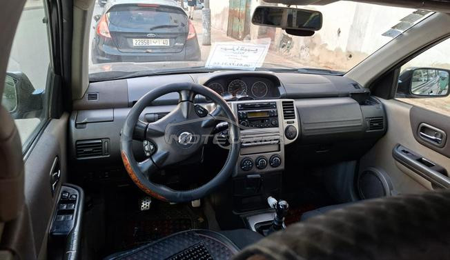 سيارة نقية للبيع والثمن جد مناسب