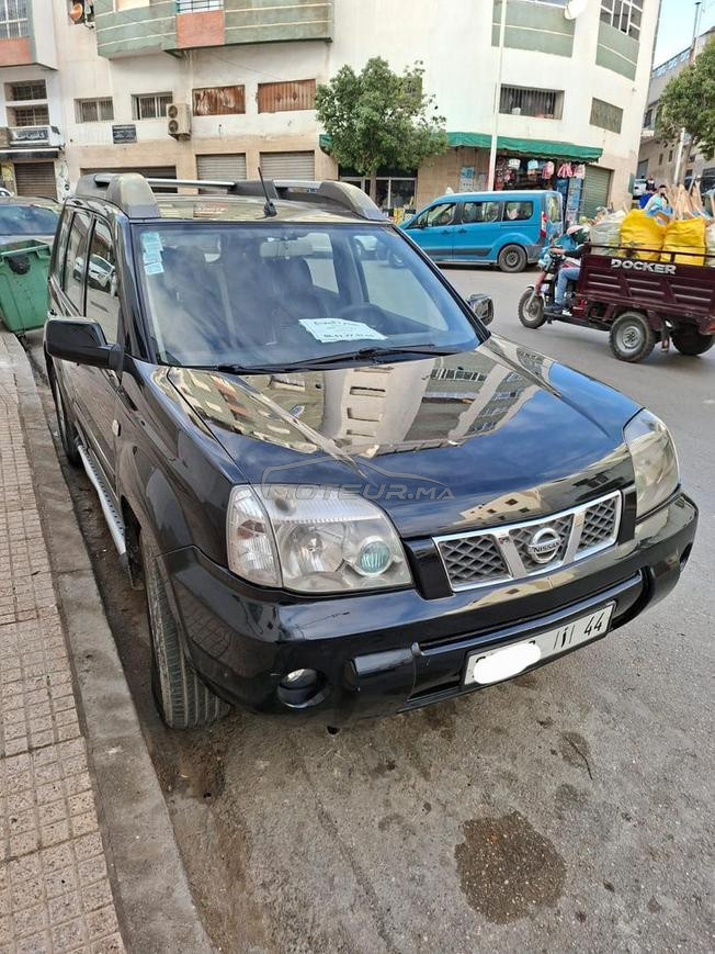 سيارة نقية للبيع والثمن جد مناسب
