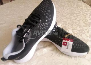 أحذية رياضية