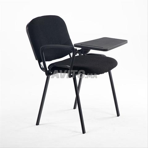 Chaises ISO avec écritoire pratiques