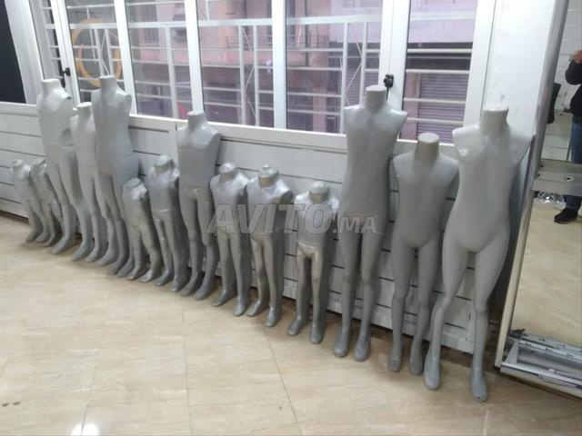 عارض أزياء للأطفال