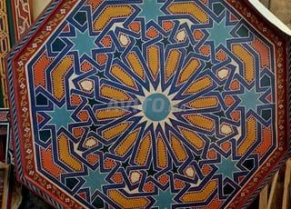 Table traditionnelle décorée, bienvenue